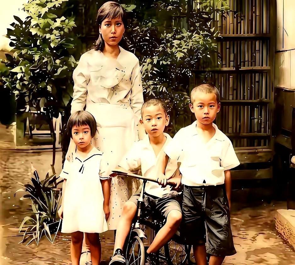 1948年冬至那天，吴石换上便装，准备陪母亲吃顿团圆饭，相机都摆好了，他却接到一