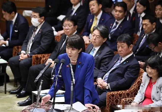 日本议员当面质问高市早苗：北方四岛你说是日本的，那为什么不去找俄罗斯要，专门盯着