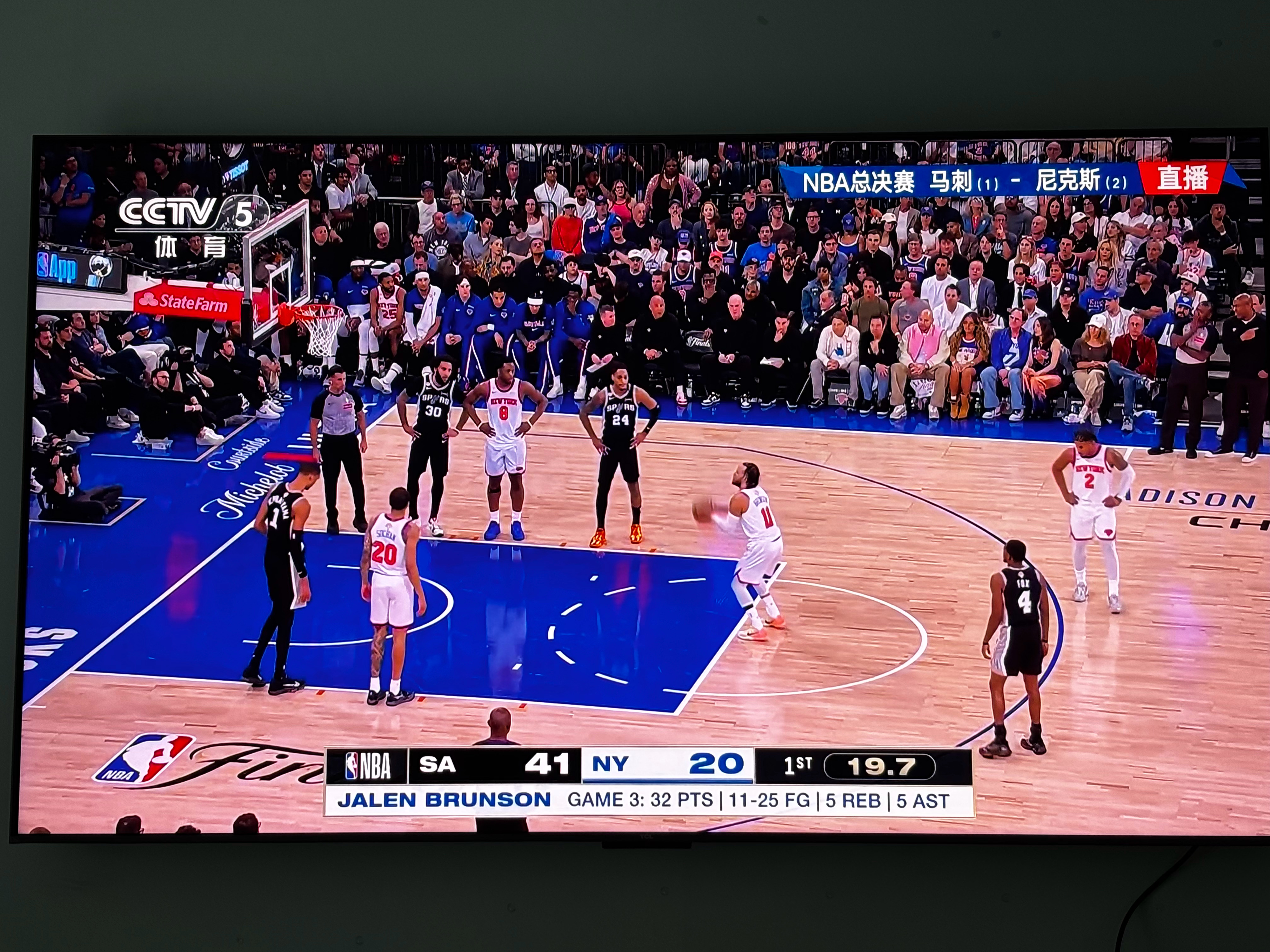 第一节没结束，马刺领先尼克斯20分。马刺不会真要让二追四了吧？！马刺vs尼克斯n