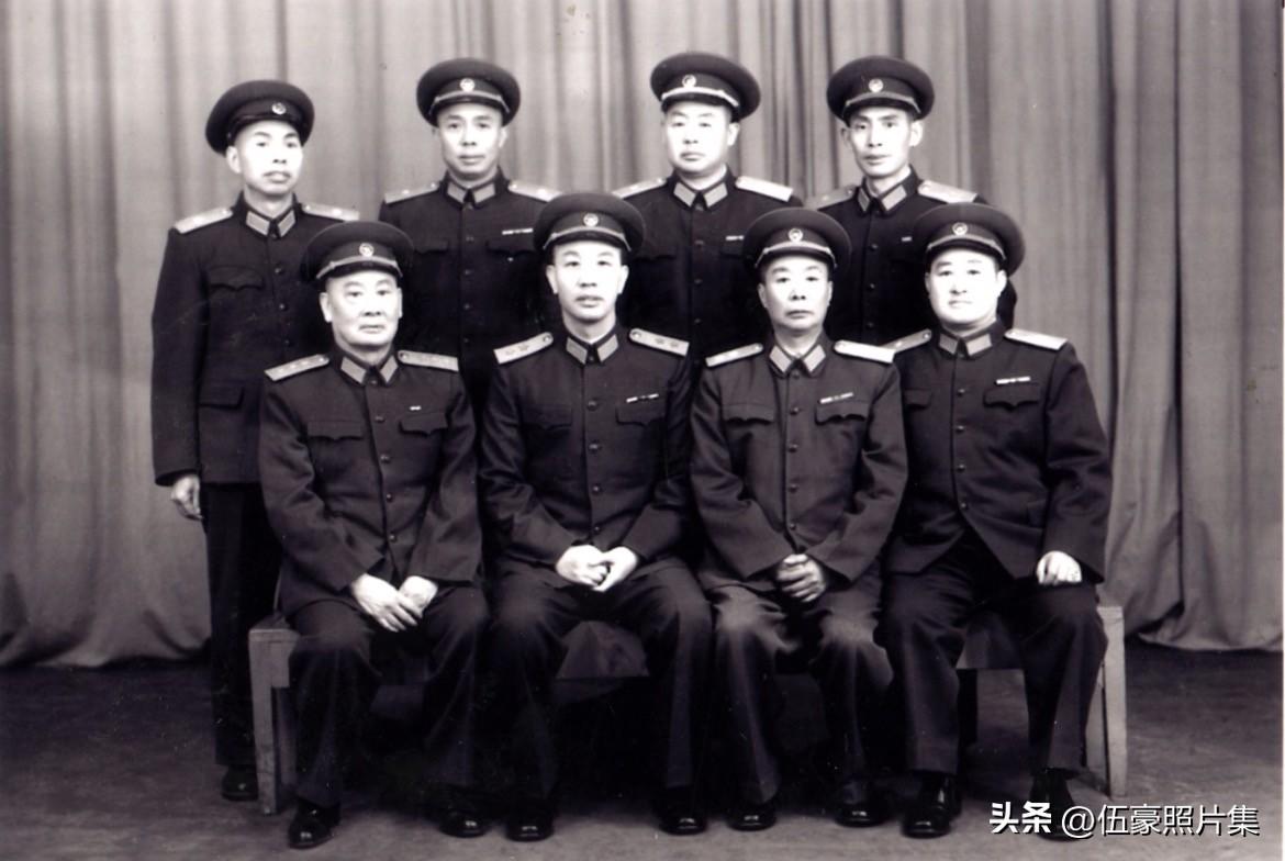 1949年12月，以第一野战军第一兵团为基础组建的新疆军区，最初隶属西北军区。1