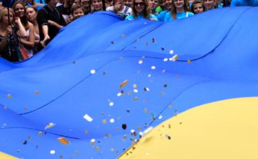 一位乌克兰华人表示，如果不是当初乌克兰把航母、武器装备卖给中国并提供技术，那么中