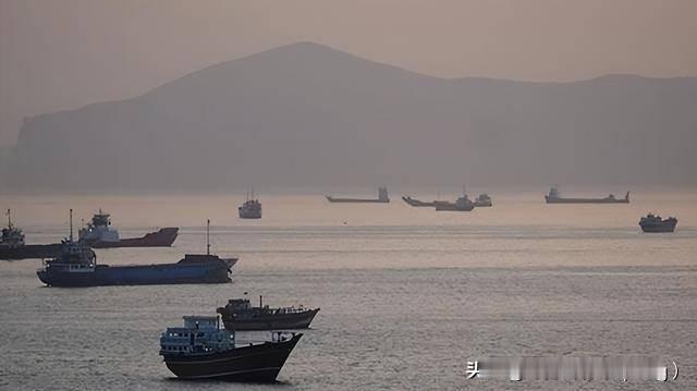 美国承认三艘军舰受到
伊朗袭击。

5月7日，美国总统特朗普

发文称，美国3艘