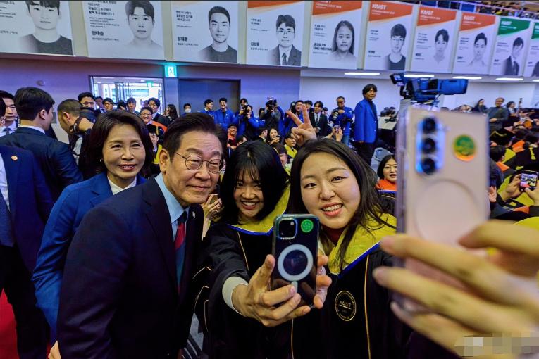 韩国公开喊话中国
根据韩国方面2月21日的报道，韩国政府拒绝了美国提出的韩美日三