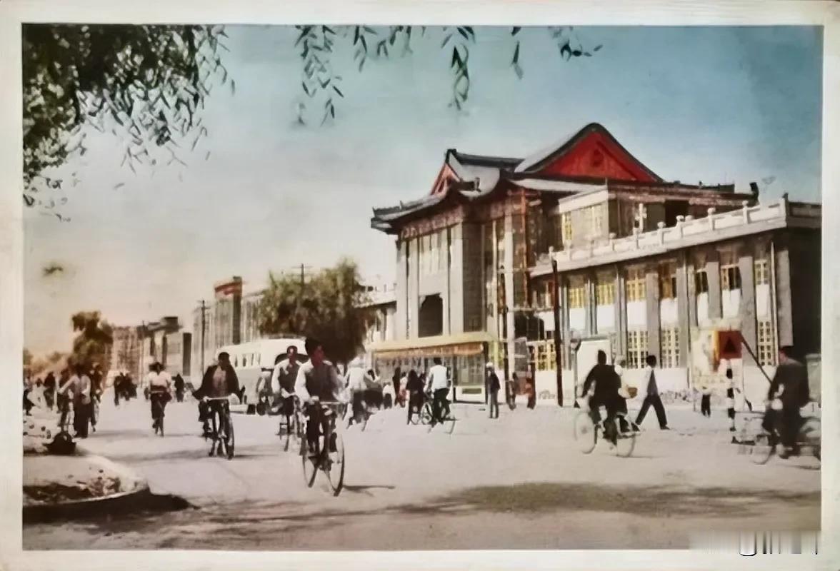 呼和浩特街景旧照片：一张旧照片一份情怀，这是热心网友分享给我的很少见到的一张中山