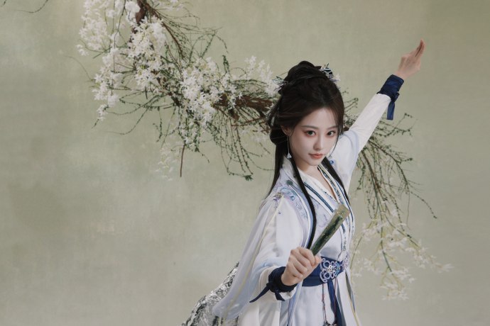 #祝绪丹 永夜# 姐姐在剧里面超美！这个妆造太适合你啦[心] ​​​