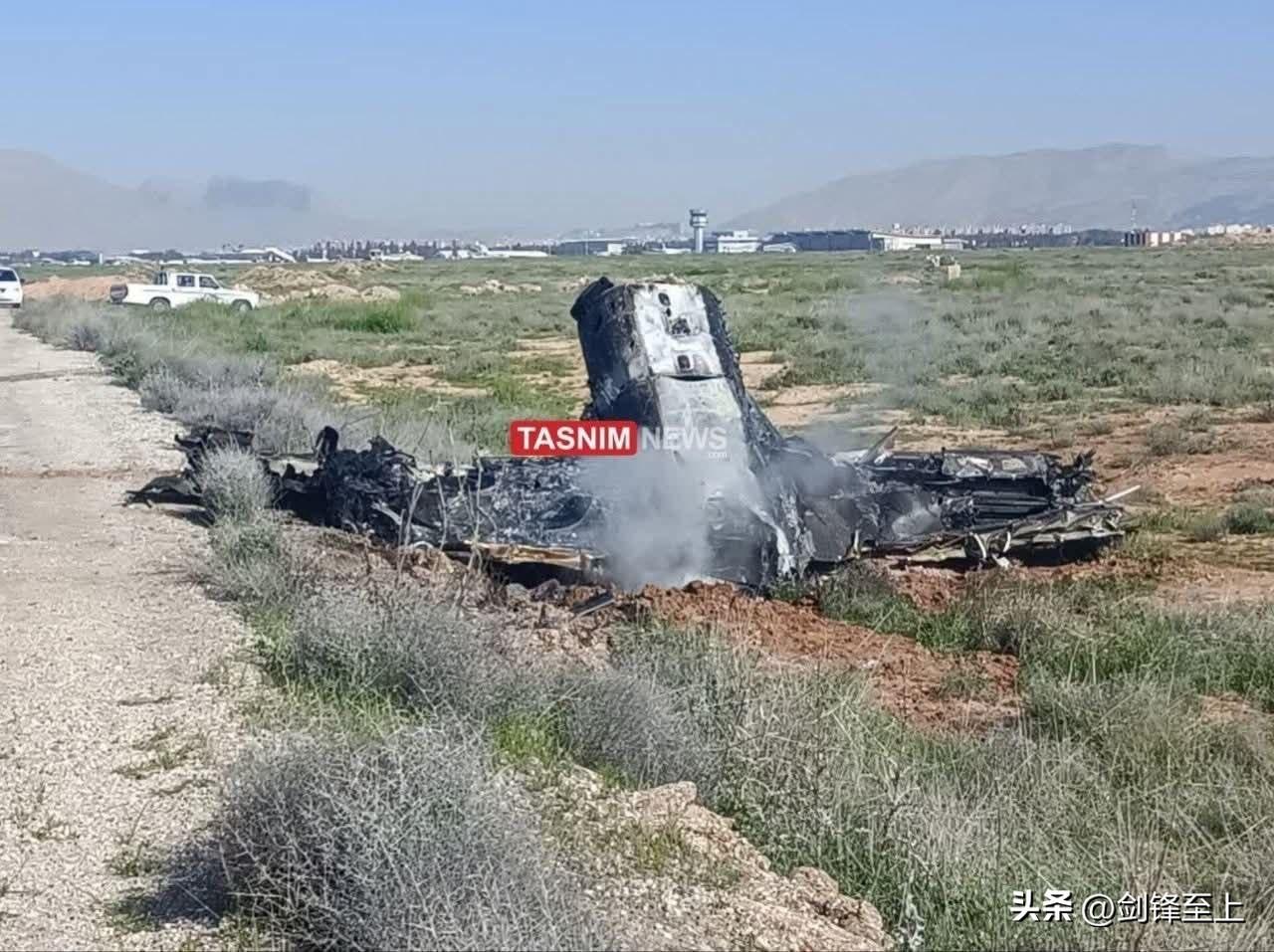 又一架MQ9在设拉子上空被击落，这次的残骸还比较完整，可以拿去研究研究了
别以为