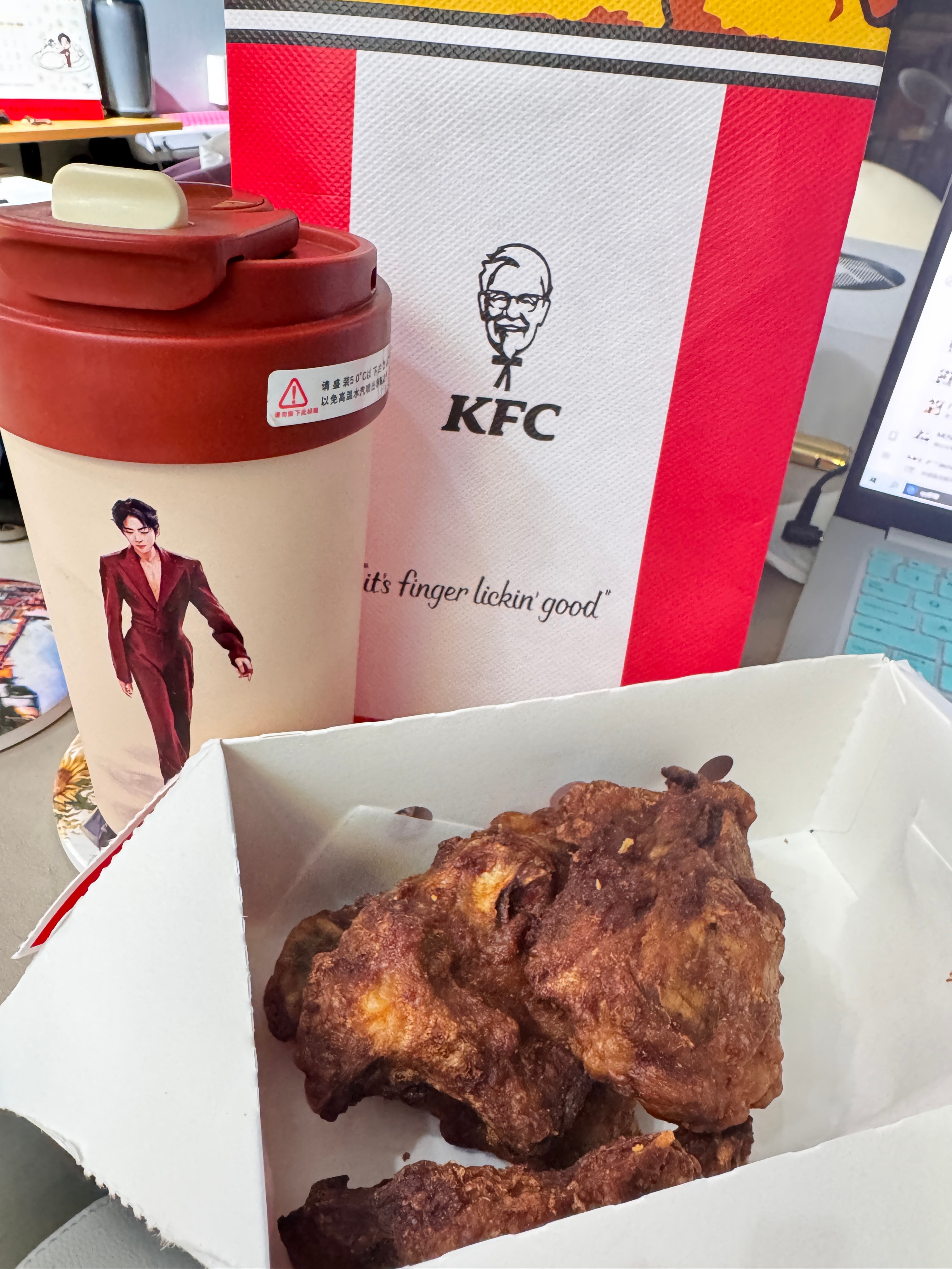 传说中很好吃的肯德基喷醋鸡架，还不错刘宇宁肯德基品牌代言人 。生活手记