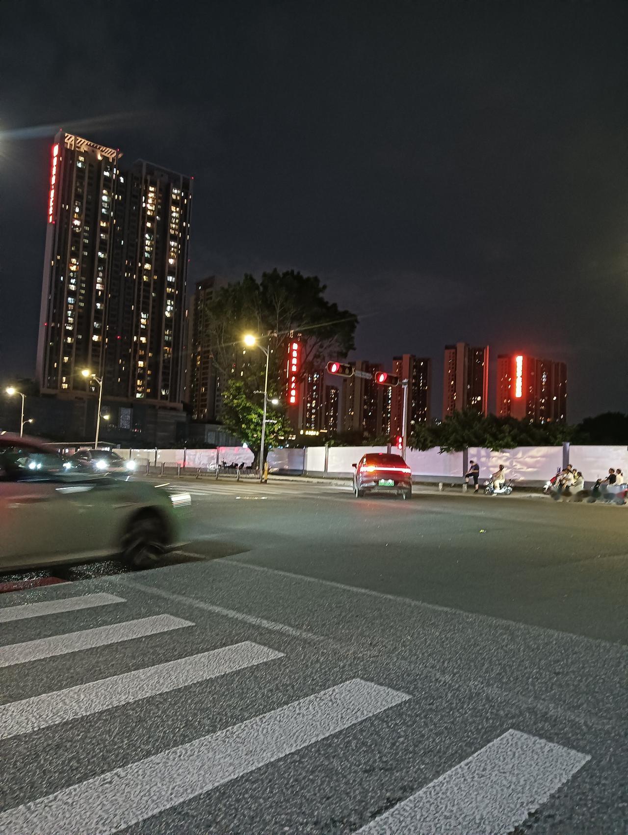 一个十几岁的暑假工都那么努力。我们成年人有什么权利叫苦呢？今天我朋友的小孩今年也