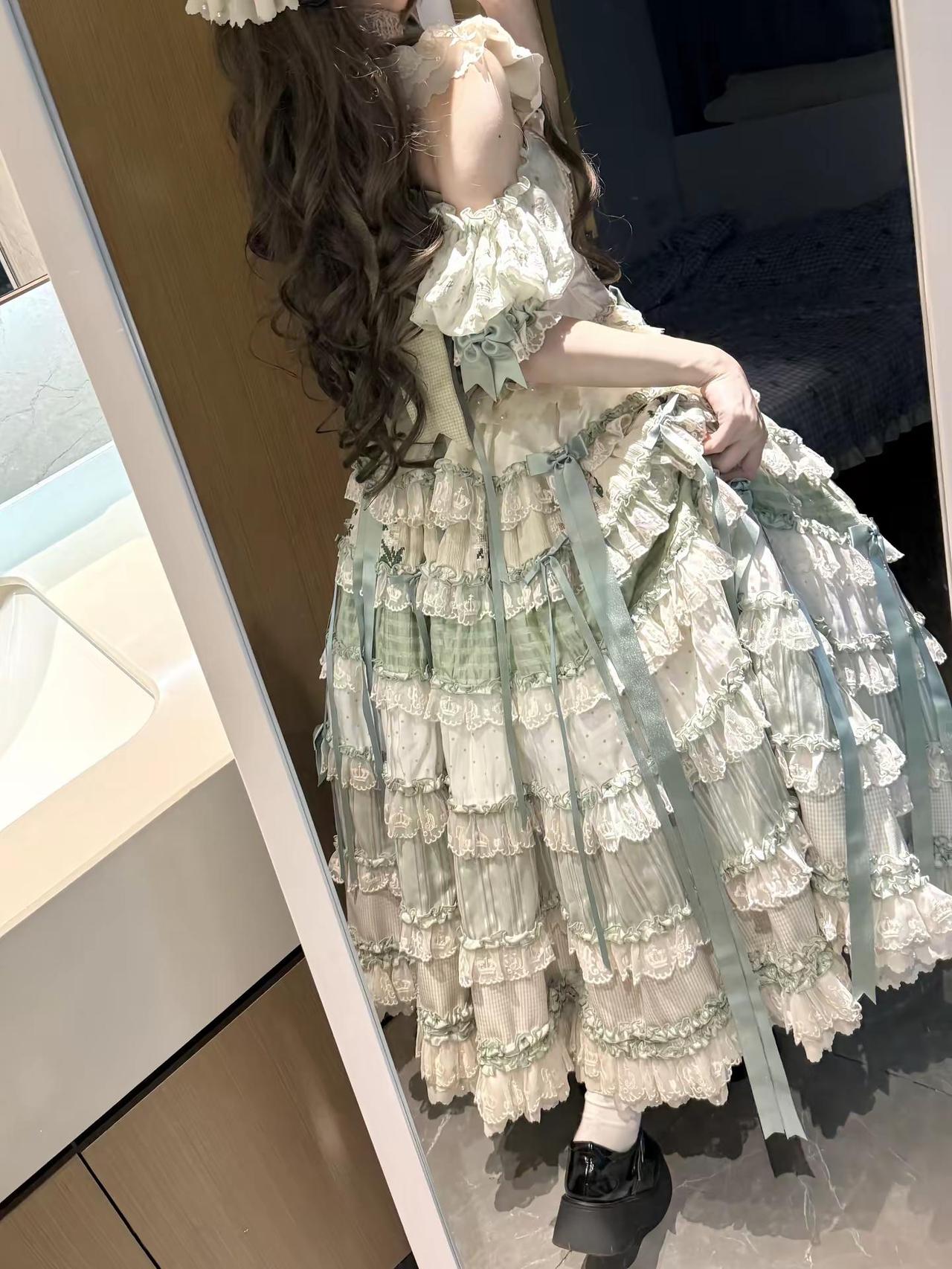 安东尼蛋糕。层层叠叠的裙摆 这个颜色好漂亮~古典玩偶带你换新装 安东尼蛋糕