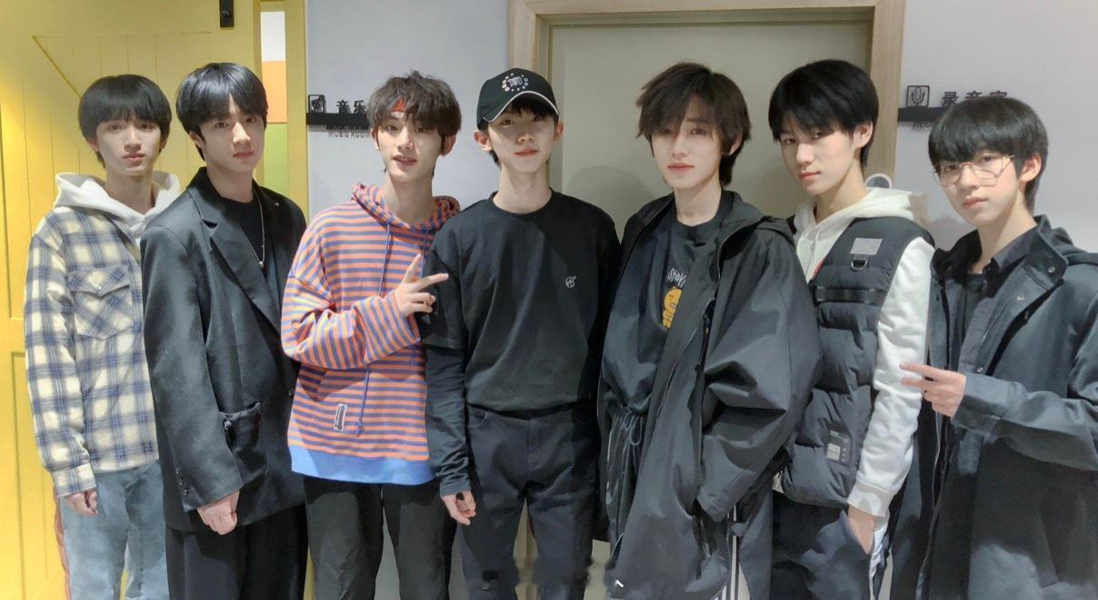 时代少年团这张图已经是六年前了 时代少年团这张图已经是六年前了！2020年3月，