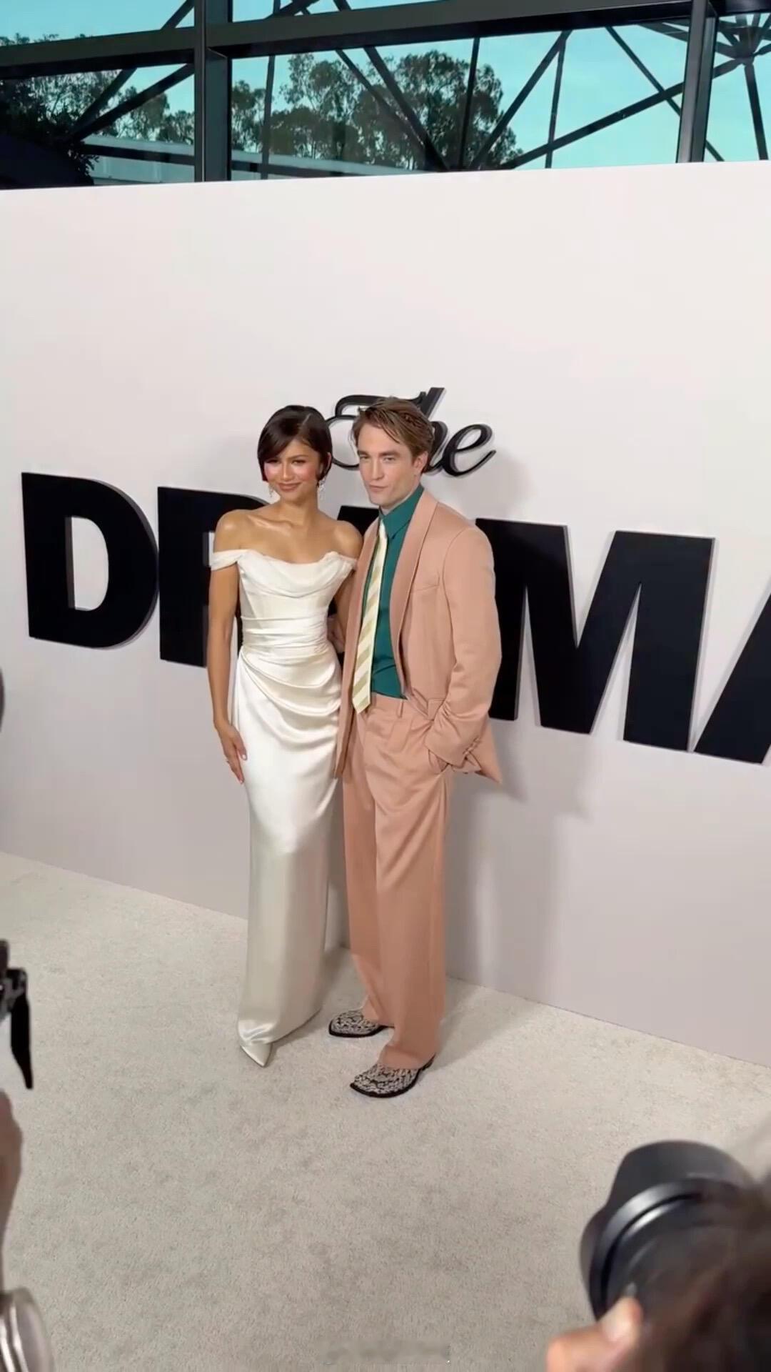 赞达亚重穿11年前奥斯卡礼服赞达亚重穿11年前白色礼服2015-2026，同一条