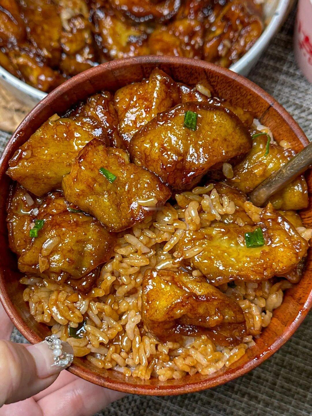 香晕了的糖醋茄子拌饭！！怎么可以这么好吃！！