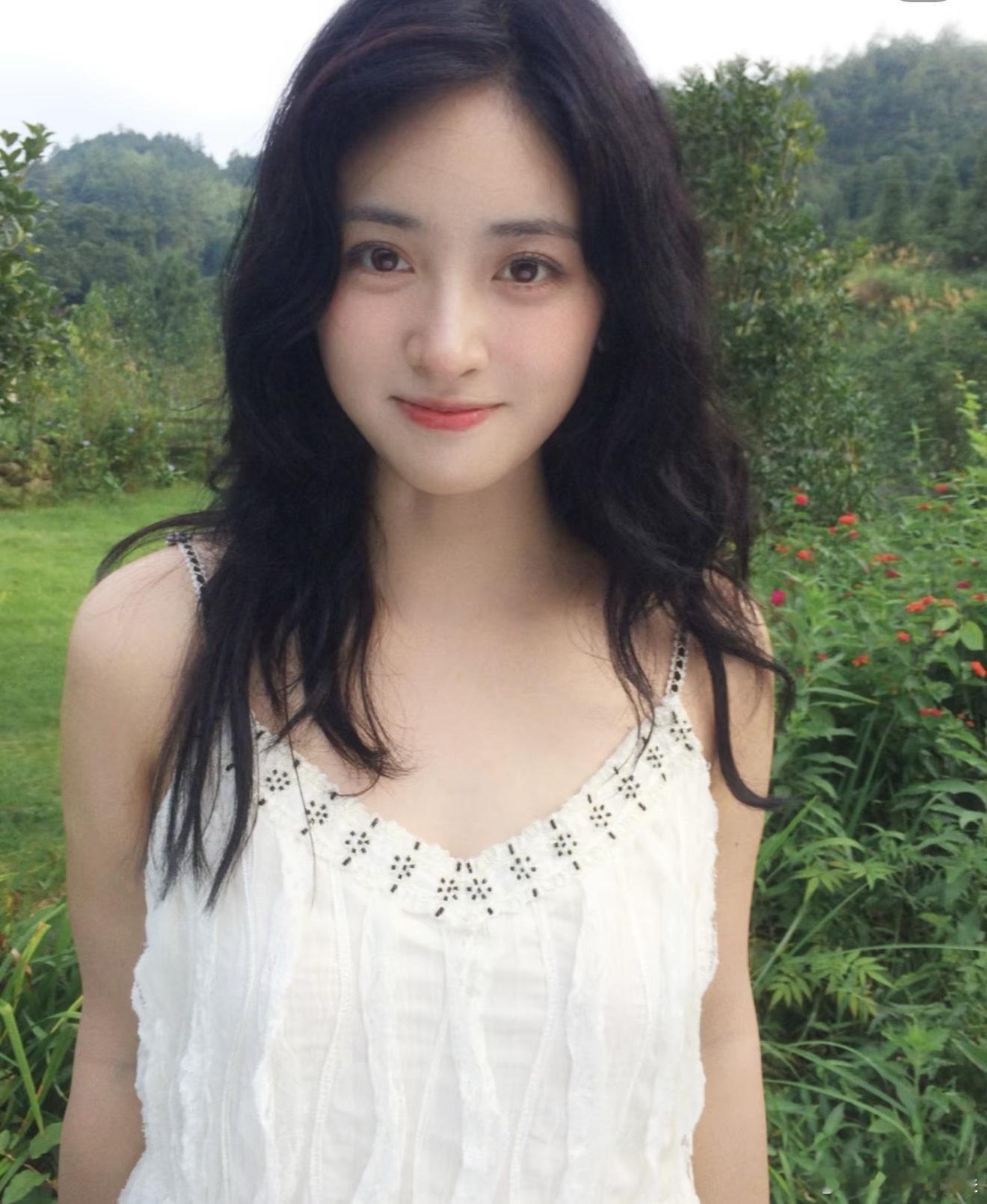 沈月翟潇闻演我和我闺蜜在中餐厅里，简直就是打工人的快乐！沈月和翟潇闻在里面笑的太