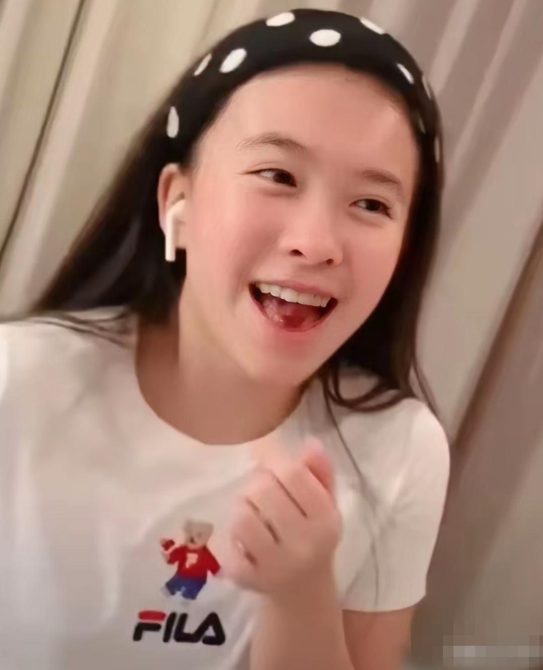 刘涛和王珂18岁女儿王紫嫣，6月12日参加意大利时装秀，露脸即王炸！

小姑娘一