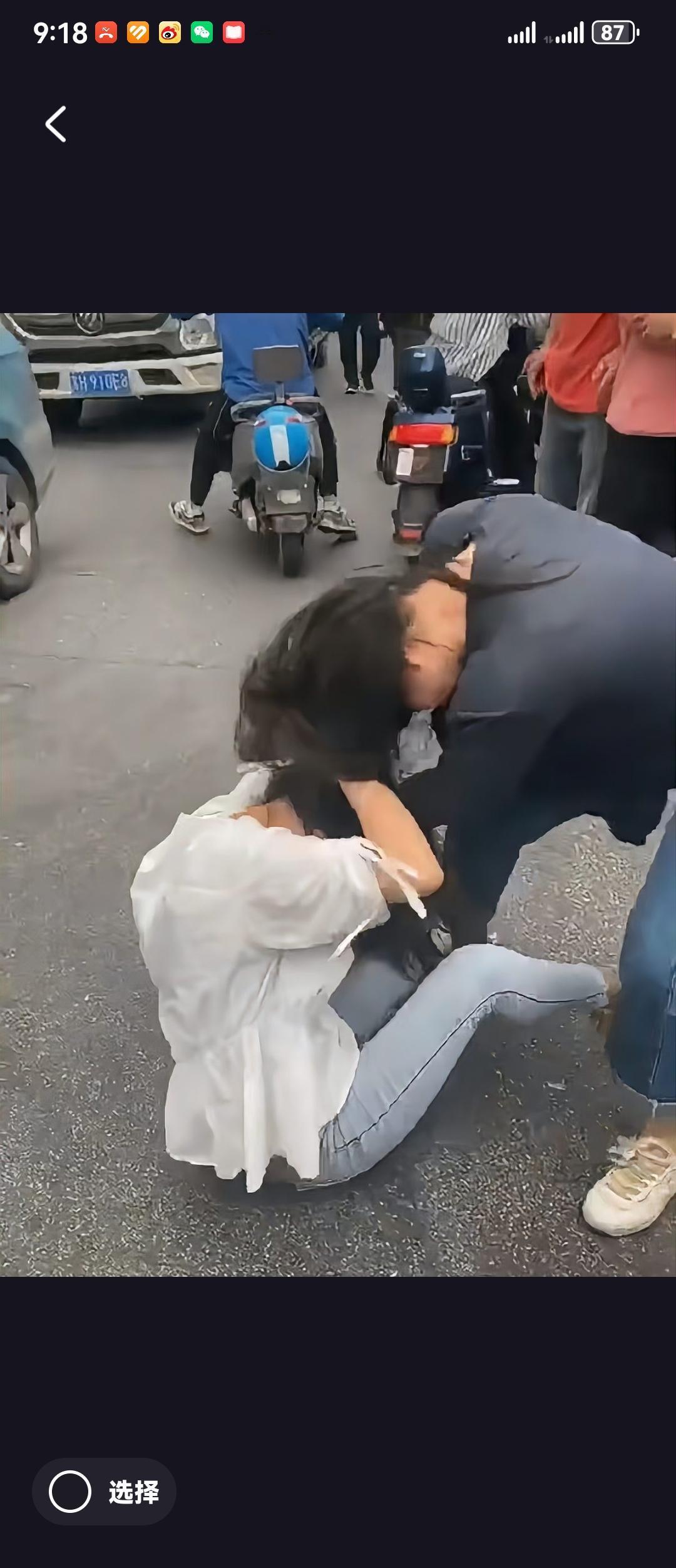 原配为何时隔8年再度因打第三者耳光被刑拘？真相背后隐藏着怎样的恩怨情仇？
201