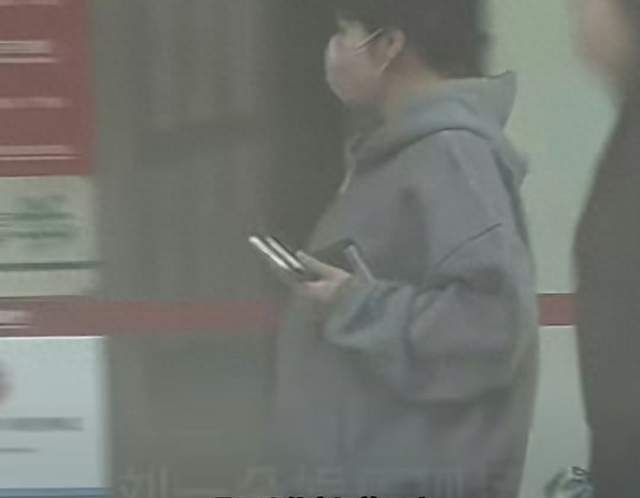 张佳宁挺孕肚出门，不遮掩不回应：把身体的解释权，拿回自己手里