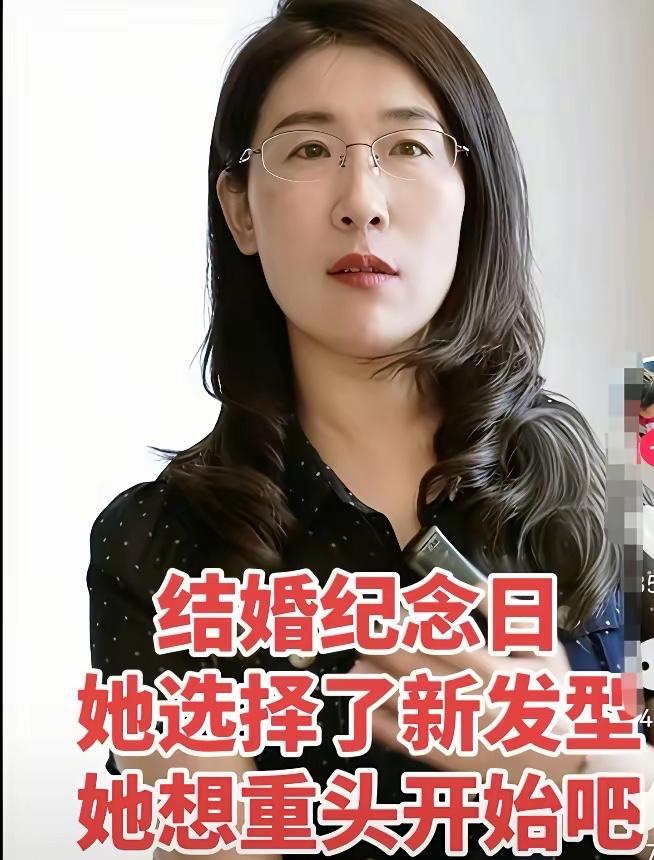 网友的观察力真的细致入微，留意到朱女士悄悄换了一款披肩新发型，小小的改动，整个人
