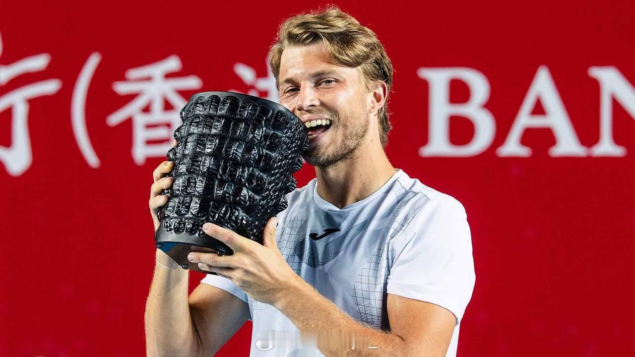 本赛季拿到职业生涯首冠的7位球员，从公开信息来看暂时都还在好男孩名单上📒穆勒、