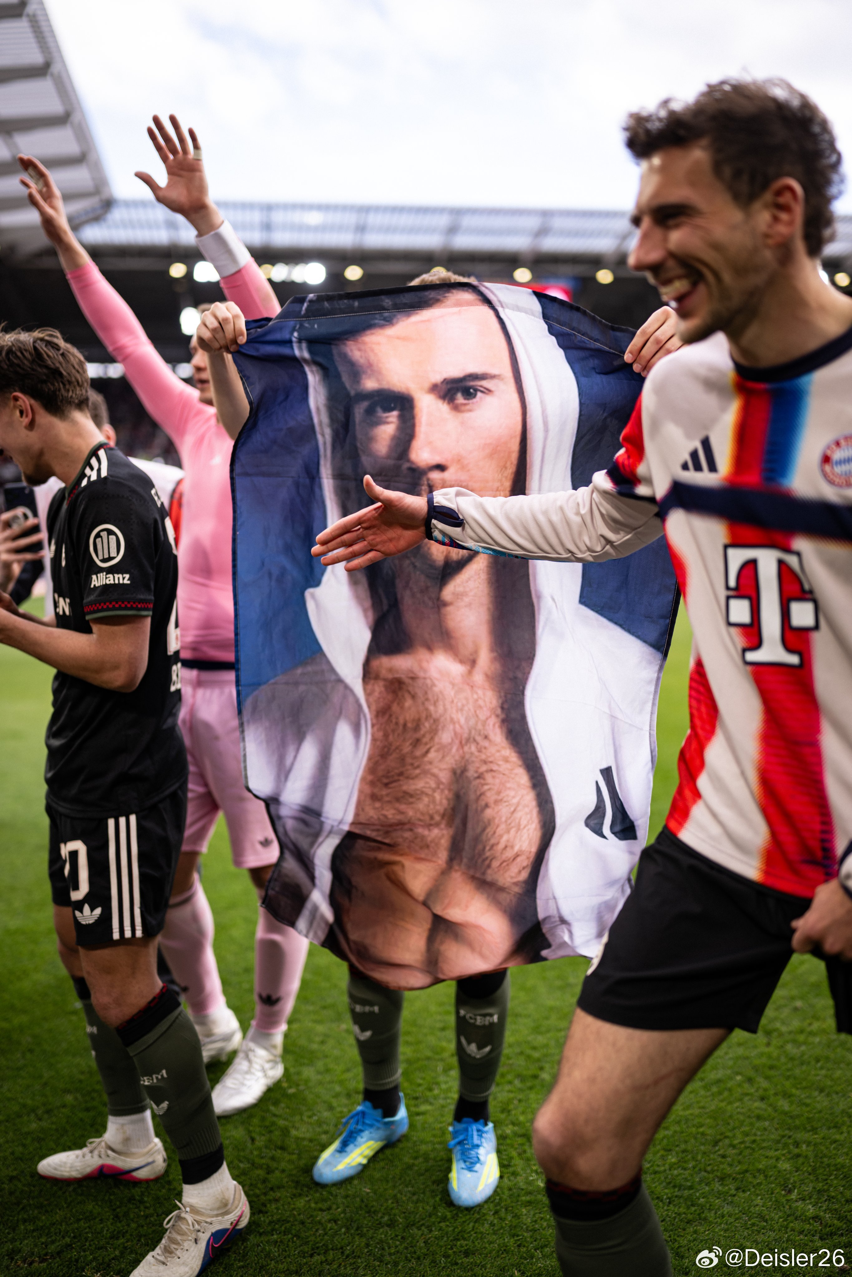 ➡️曾經皇家馬德里🆚沙爾克04的比賽🎙️格列茨卡：“當時在沙爾克04，我們距