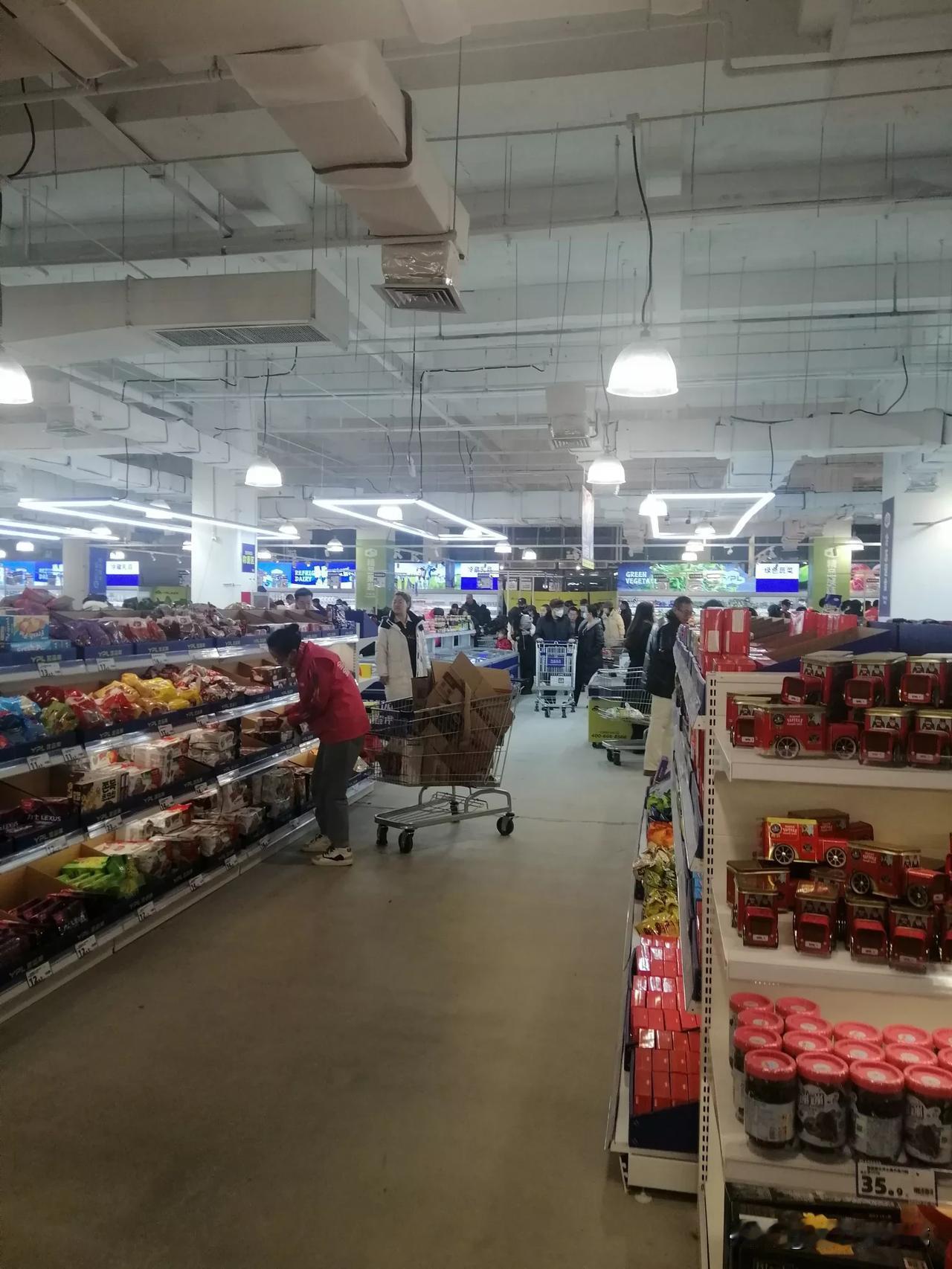 呼和浩特东站旁边的居然之家地下超市———宜品莱仓储超市，隆重开业了！购物可免费停