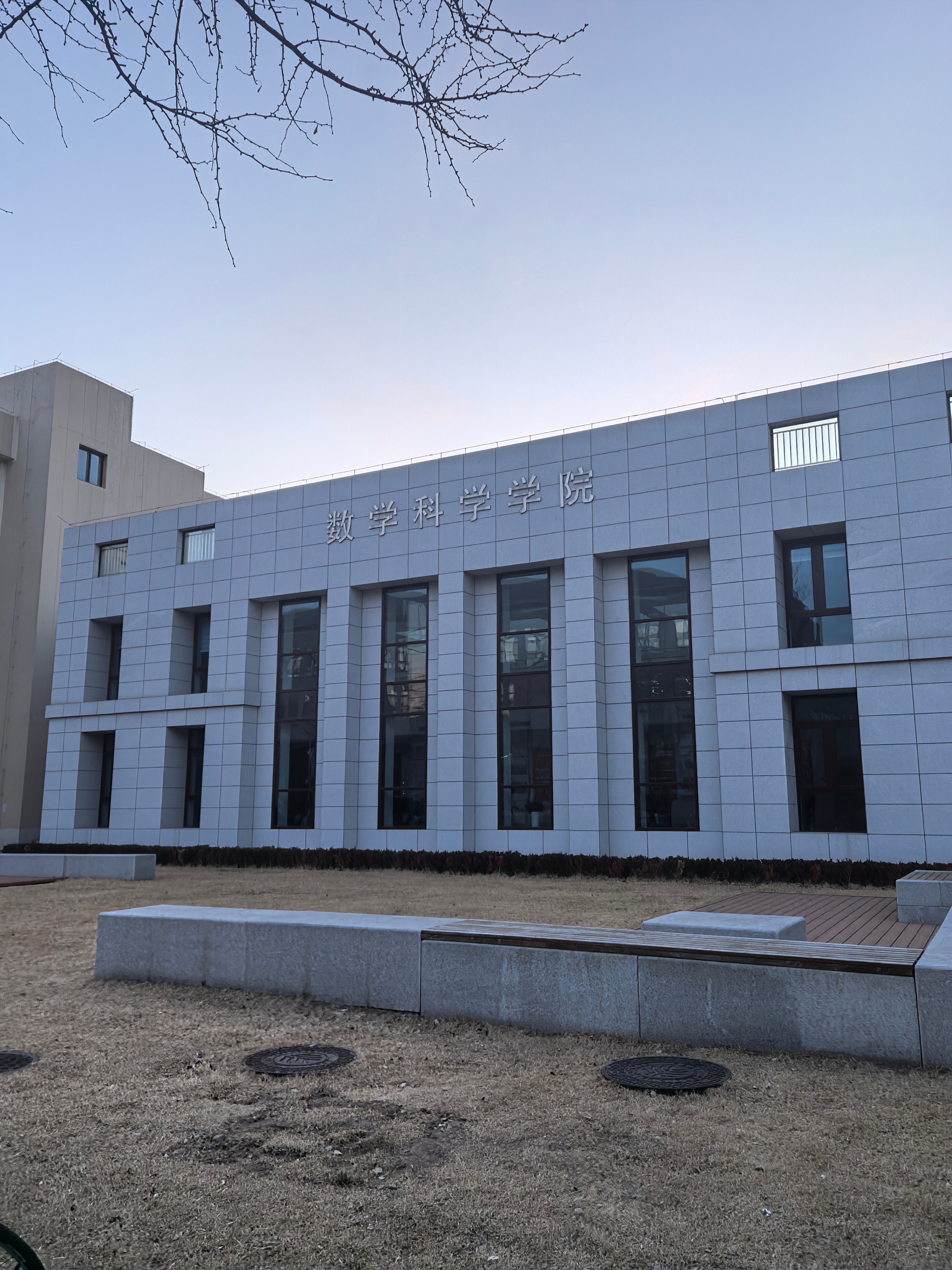 韦神工作的地方。 