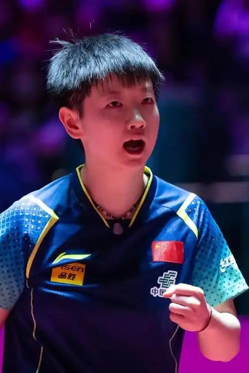 去北京大满贯前，我总觉得“万人奔赴孙颖莎”不过是网络滤镜的夸张。可真挤进首钢园，