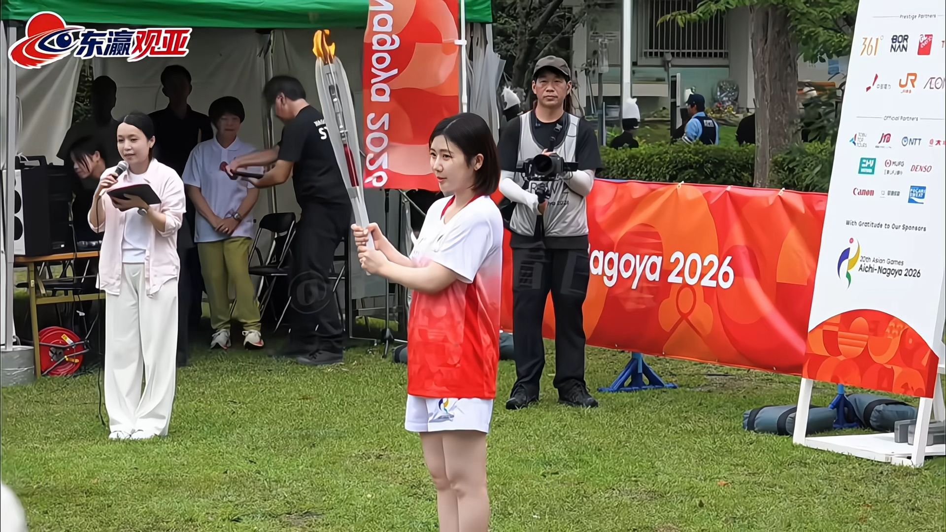 福原爱传递亚运火炬亚运会 离谱 福原爱曾连续征战四届奥运会，是日本乒乓球史上最具
