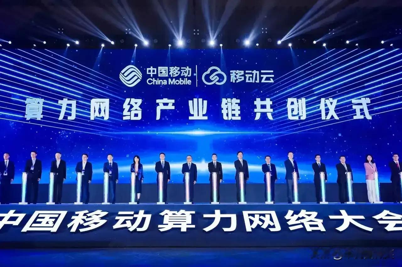 MobileClaw 智能体框架则聚焦 AI 应用的落地执行，作为连接模型与场景