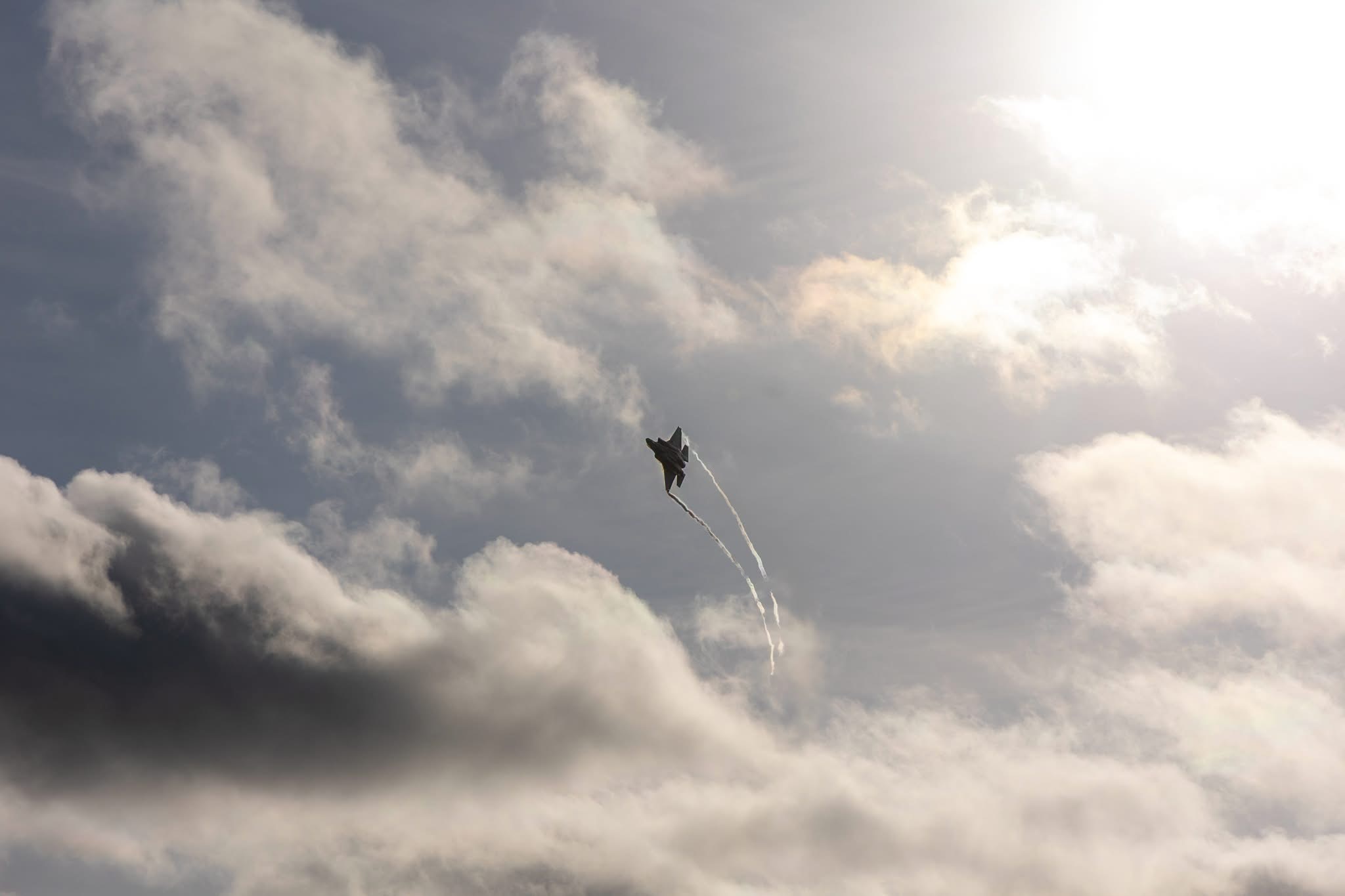 今日肥电 早安，芬兰空军（Ilmavoimat）F35A首秀，F18也于现场飞行