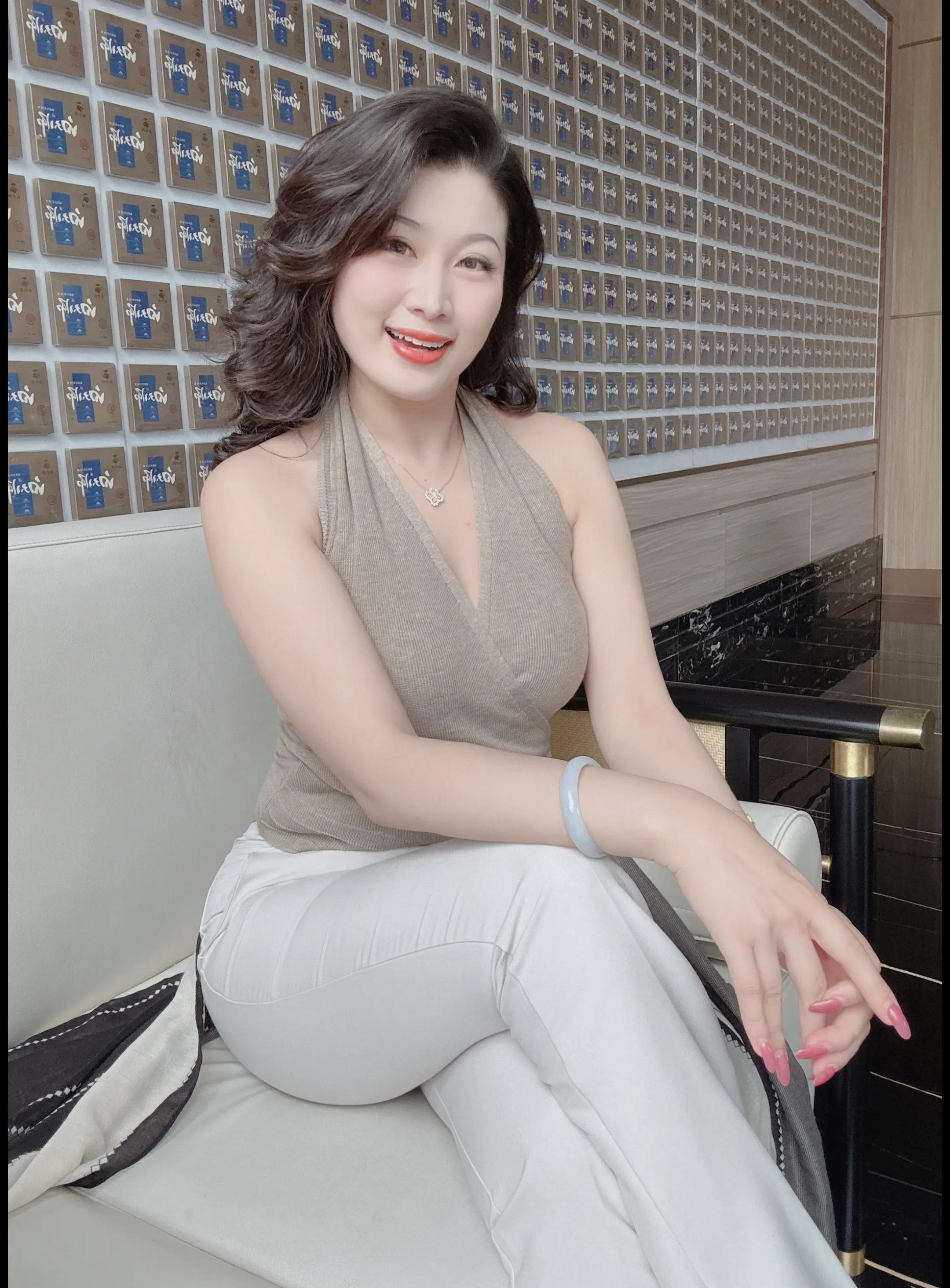 需要时一文不值也心甘情愿，不需要时金山银山也视而不见，人如此、情如此！