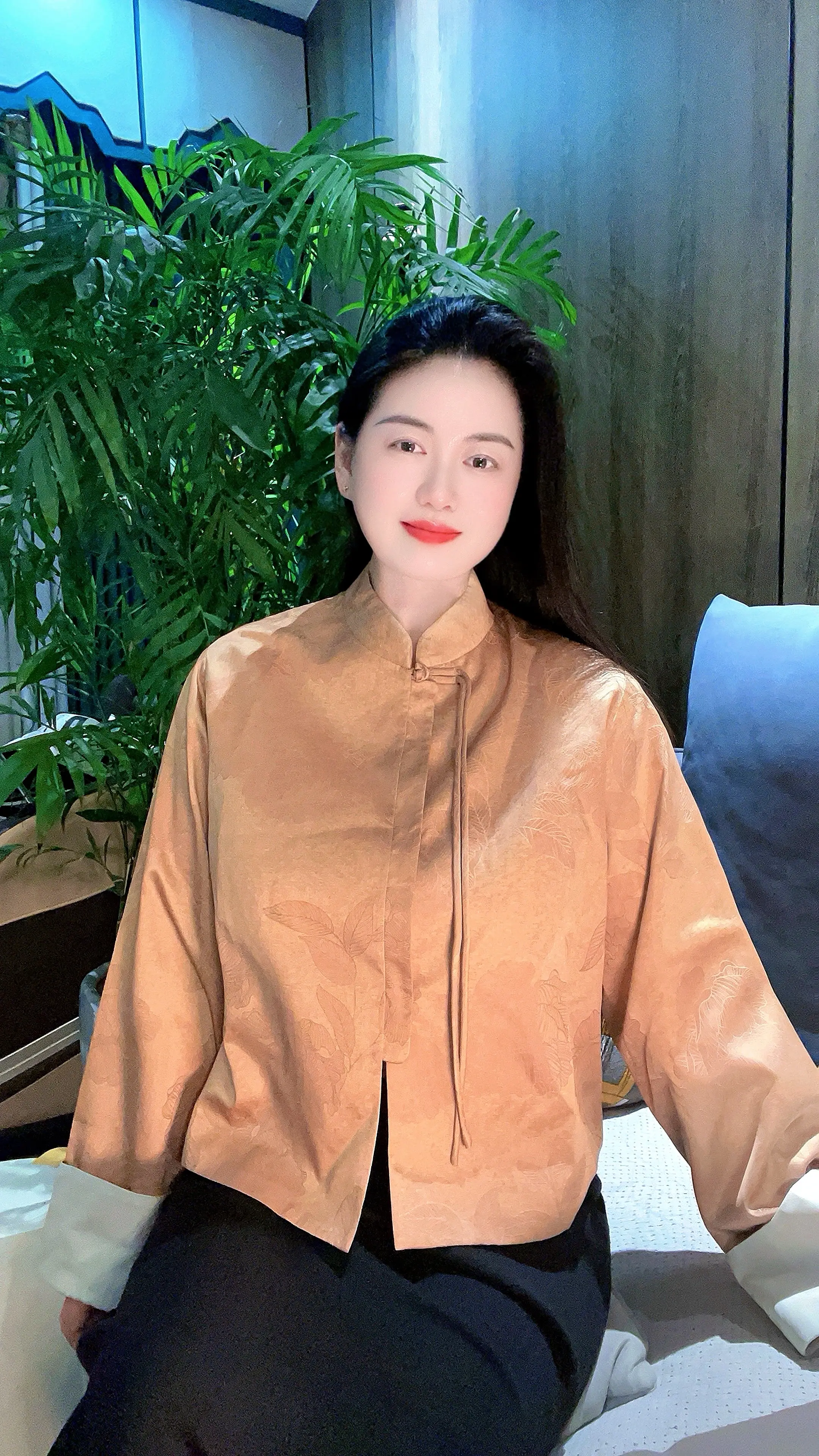 情愫入心成蛊，执念困锁归途。 满腔热忱散尽，空余满目酸楚。 昔日痴情深...