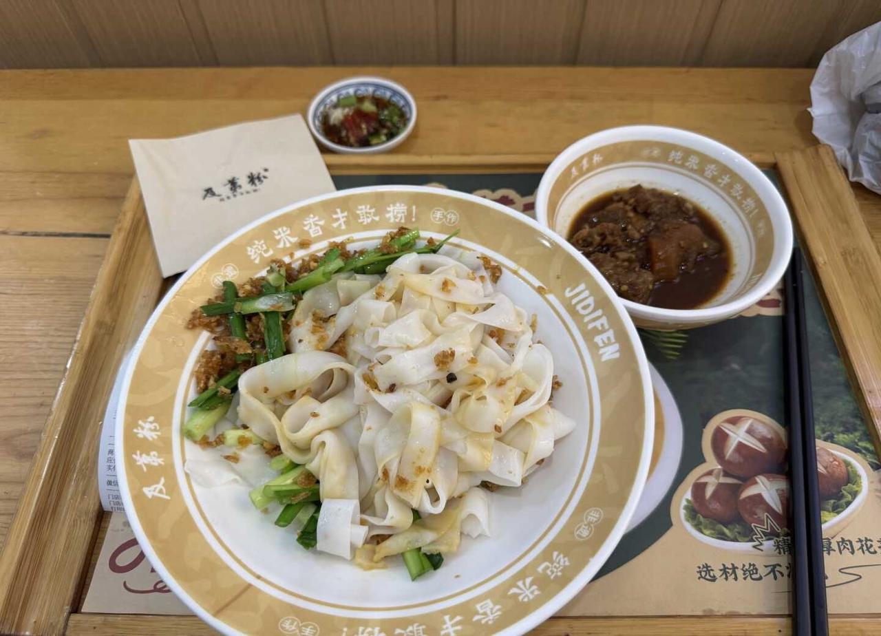 广州天河及第粉
综合：7.4
口味：7.8
性价比：7.0
看着一般，也没几个菜
