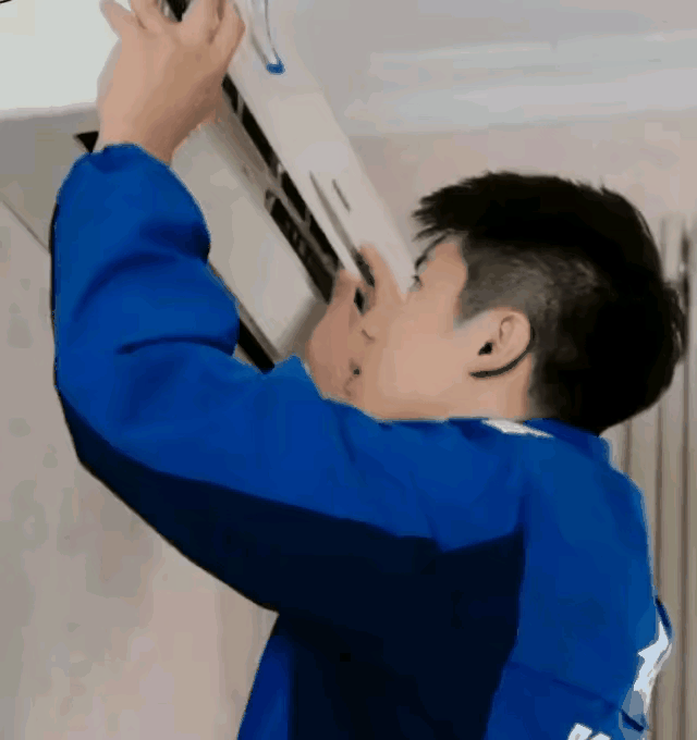 修空调的，你管人家老公在不在家！