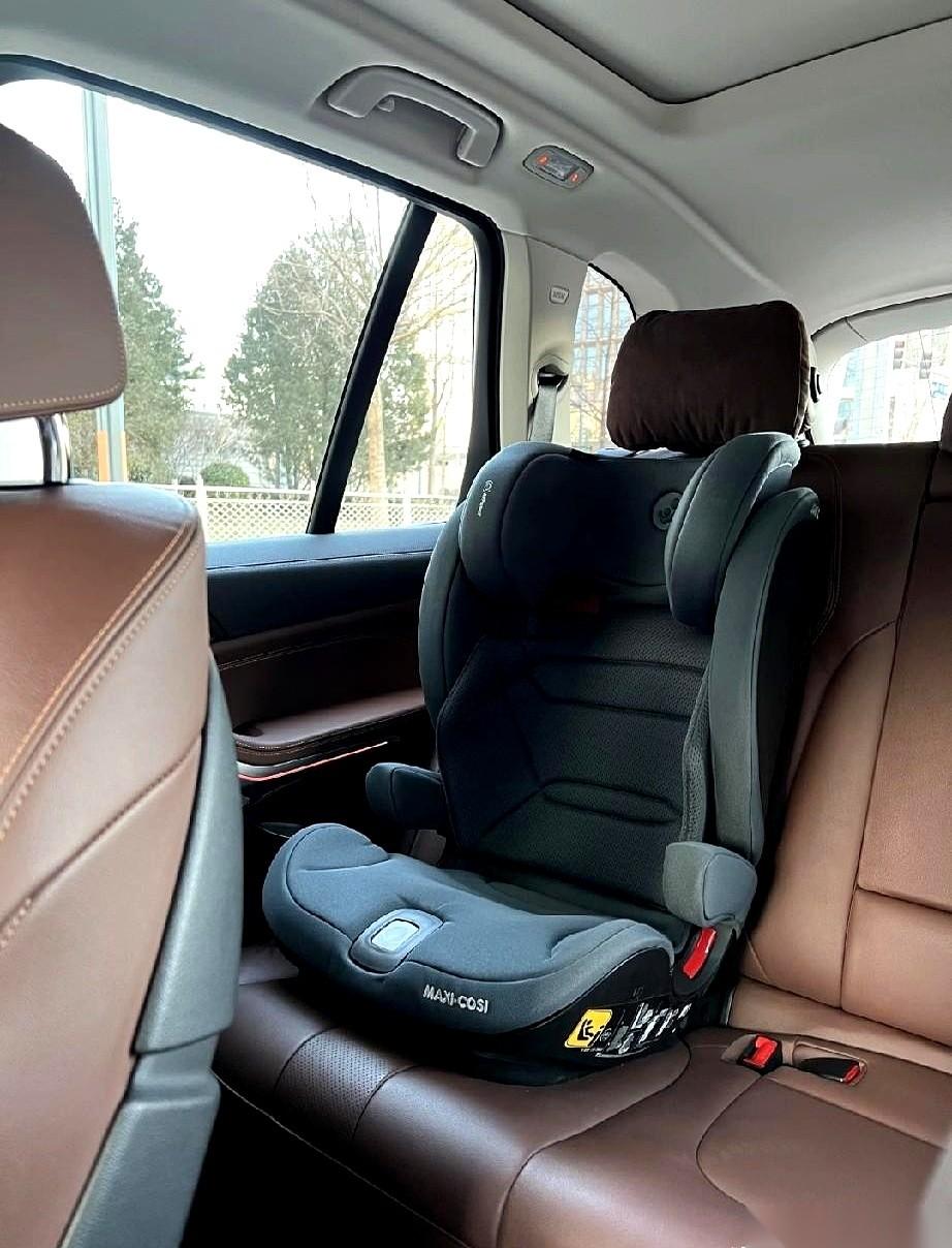 “私家车必须装安全座椅！”
这消息像一巴掌，拍在了所有有娃的爸妈脸上。我老公当时