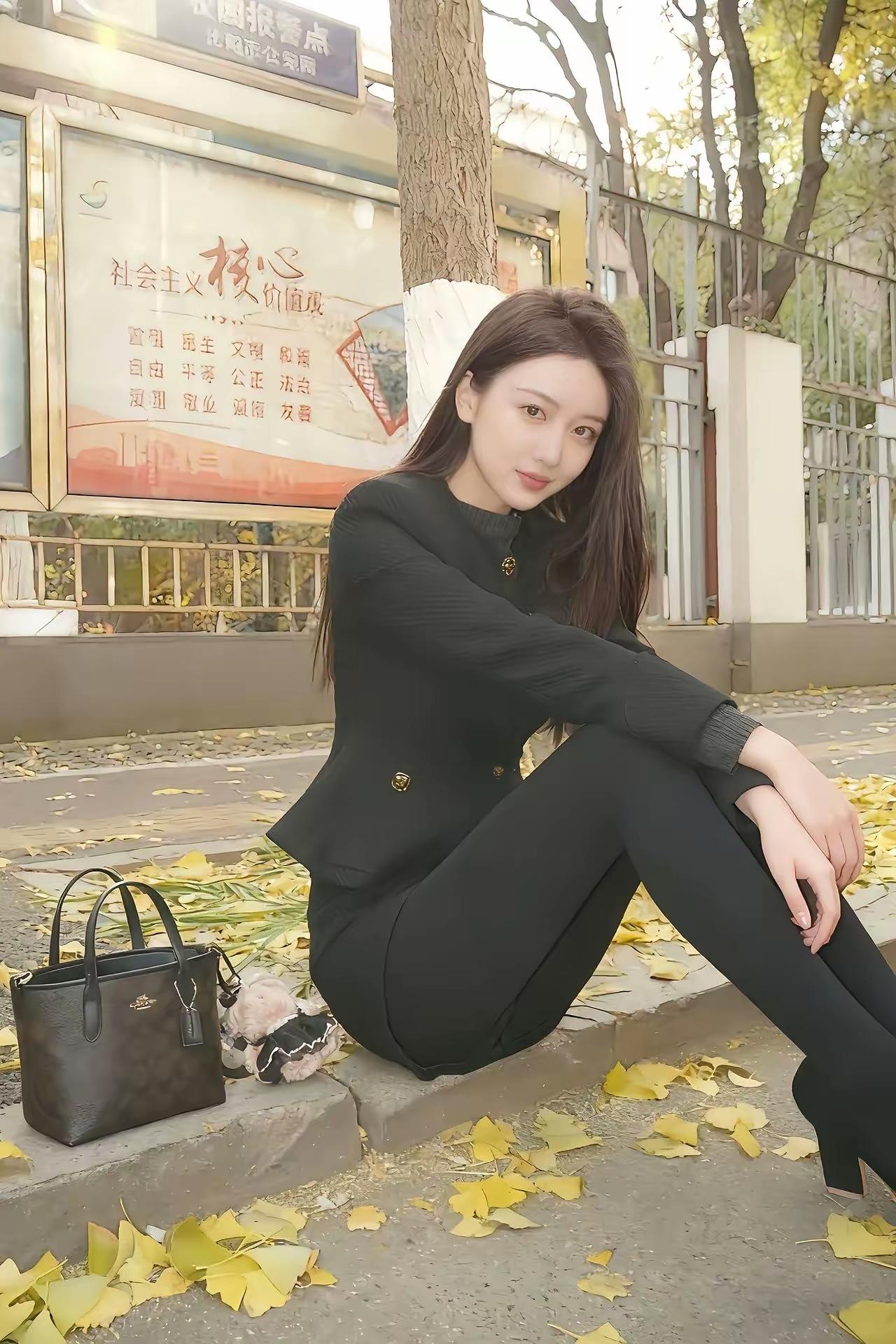 秋高气爽，模特正常拍摄，无任何不良导向