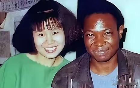 1996年夏天，北京机场的候机大厅里，一个年轻女人拖着行李箱，头也不回地走向登机
