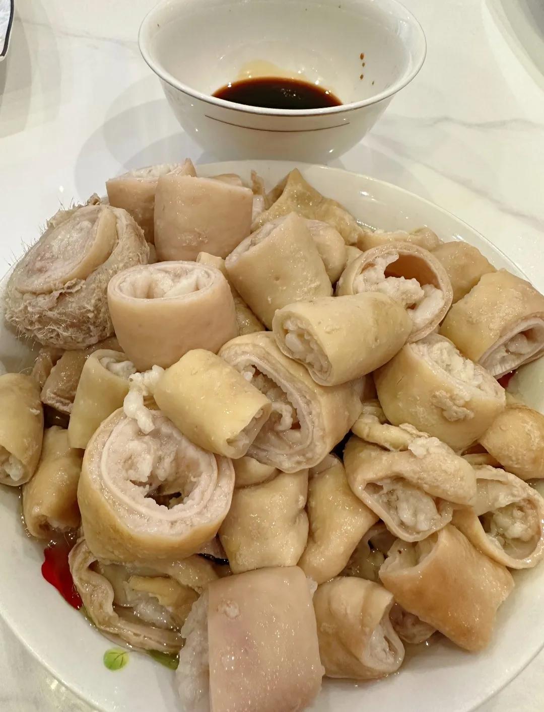 谁能告诉我，这坨长满毛的是啥？