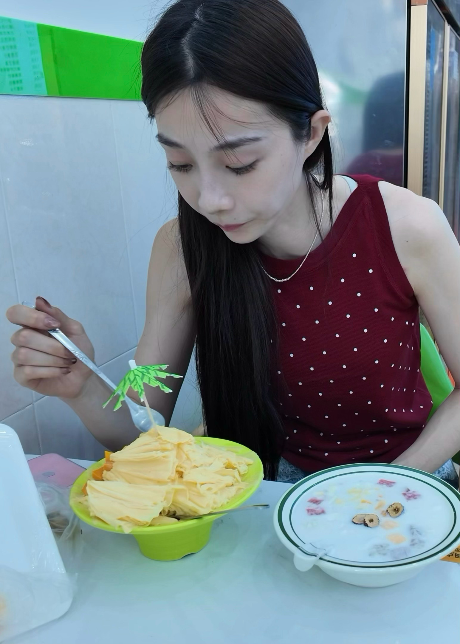 好奇小狗一样的周日胡麟鹏 北海·北海老街