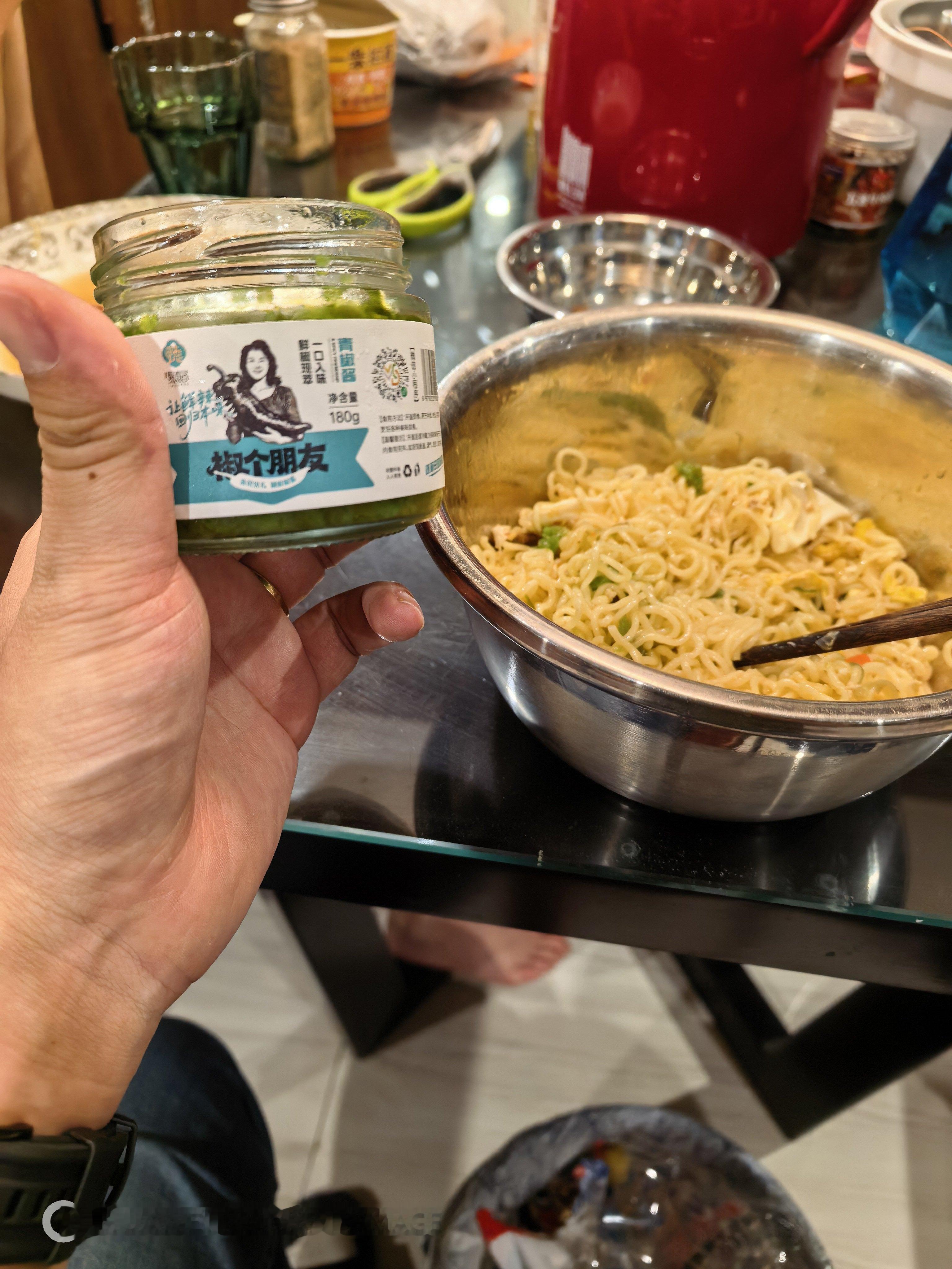 今天没锻炼，带着媳妇去看病。有点饿，忍住了。但是老二突然说爸，我有点饿了，给我下