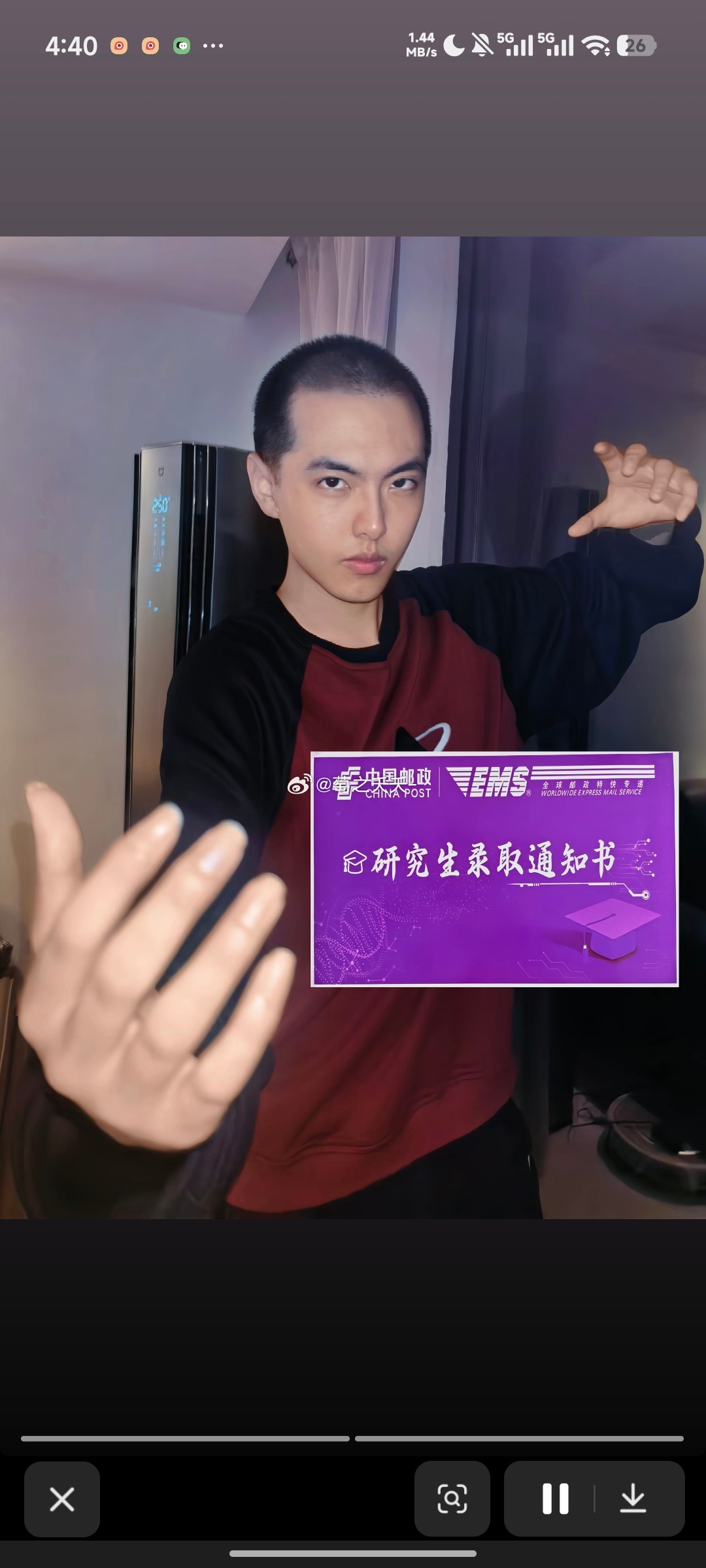 我踏马乍一看以为前夫哥从局子里逃出来了呢 