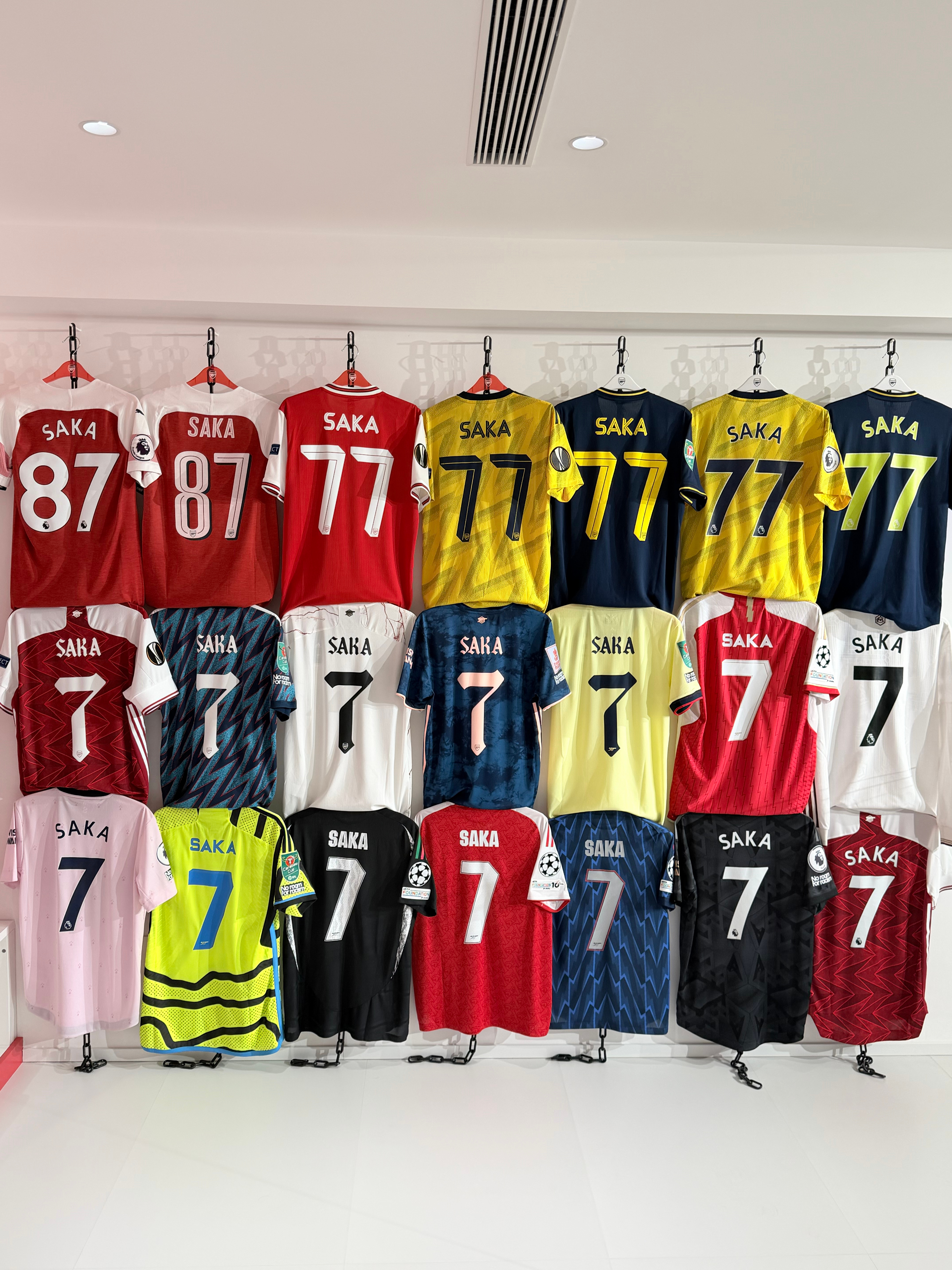 找出了我所有萨卡的球衣今天该太子发威了阿森纳阿森纳