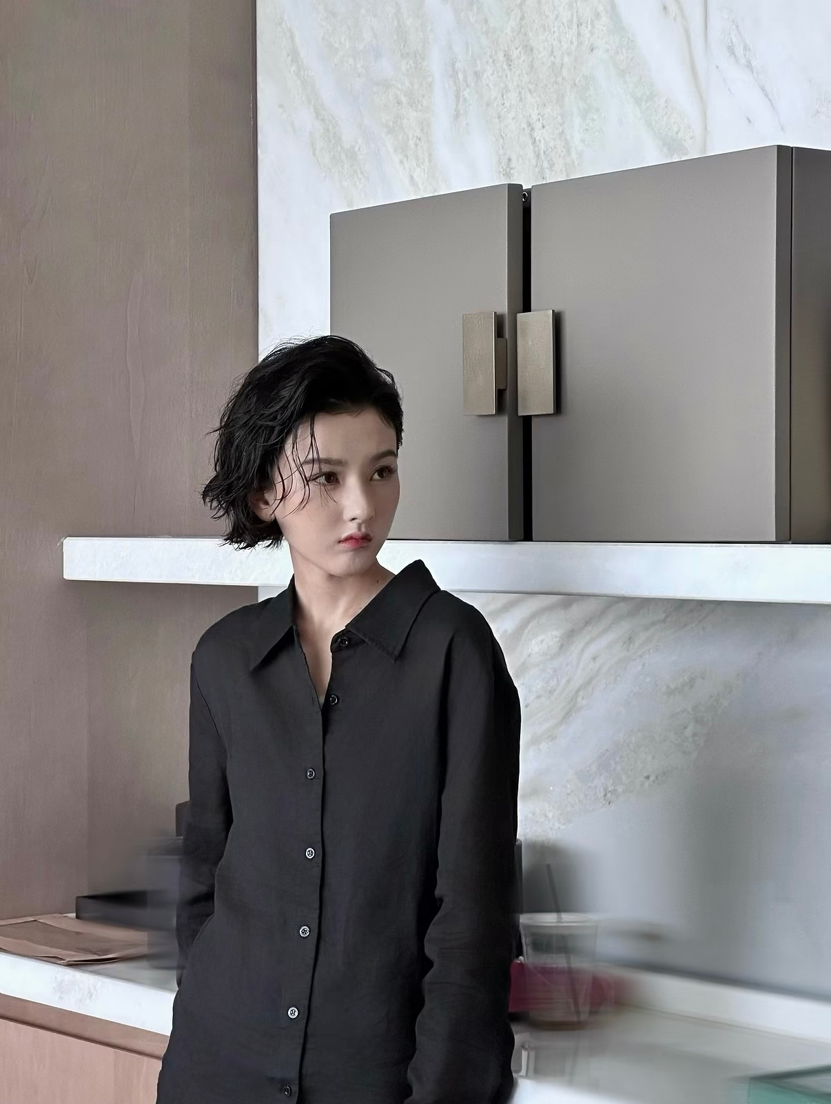 宋祖儿[超话]THX 宋祖儿 in VERAWANG黑色透气苎麻衬衫宋祖儿 公关