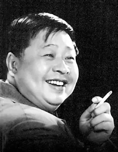 网上有人竟把马季和侯耀文放在一块做比较，这么一批还真让人看出了他们二人之间的不少