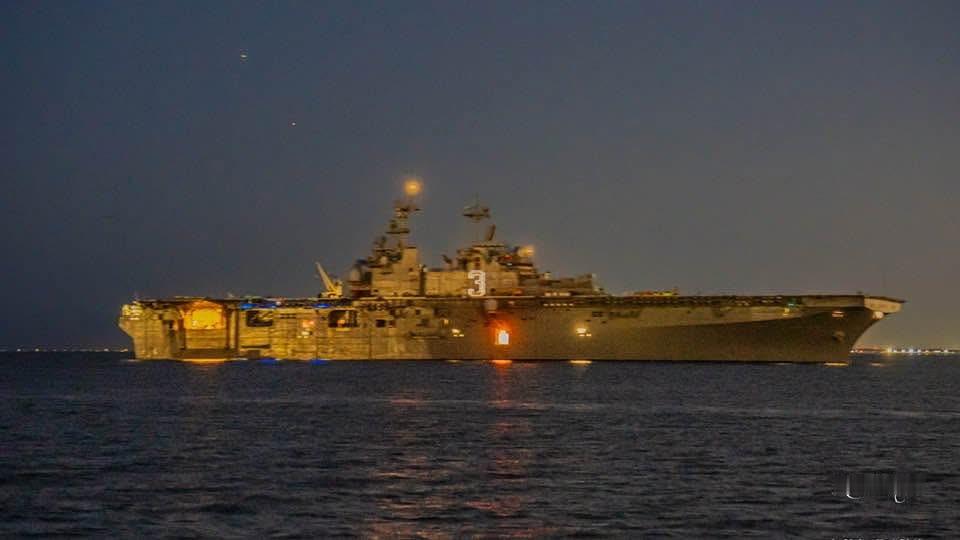 卡尔萨奇号USS Kearsarge (LHD-3)抵达诺福克 ​​​