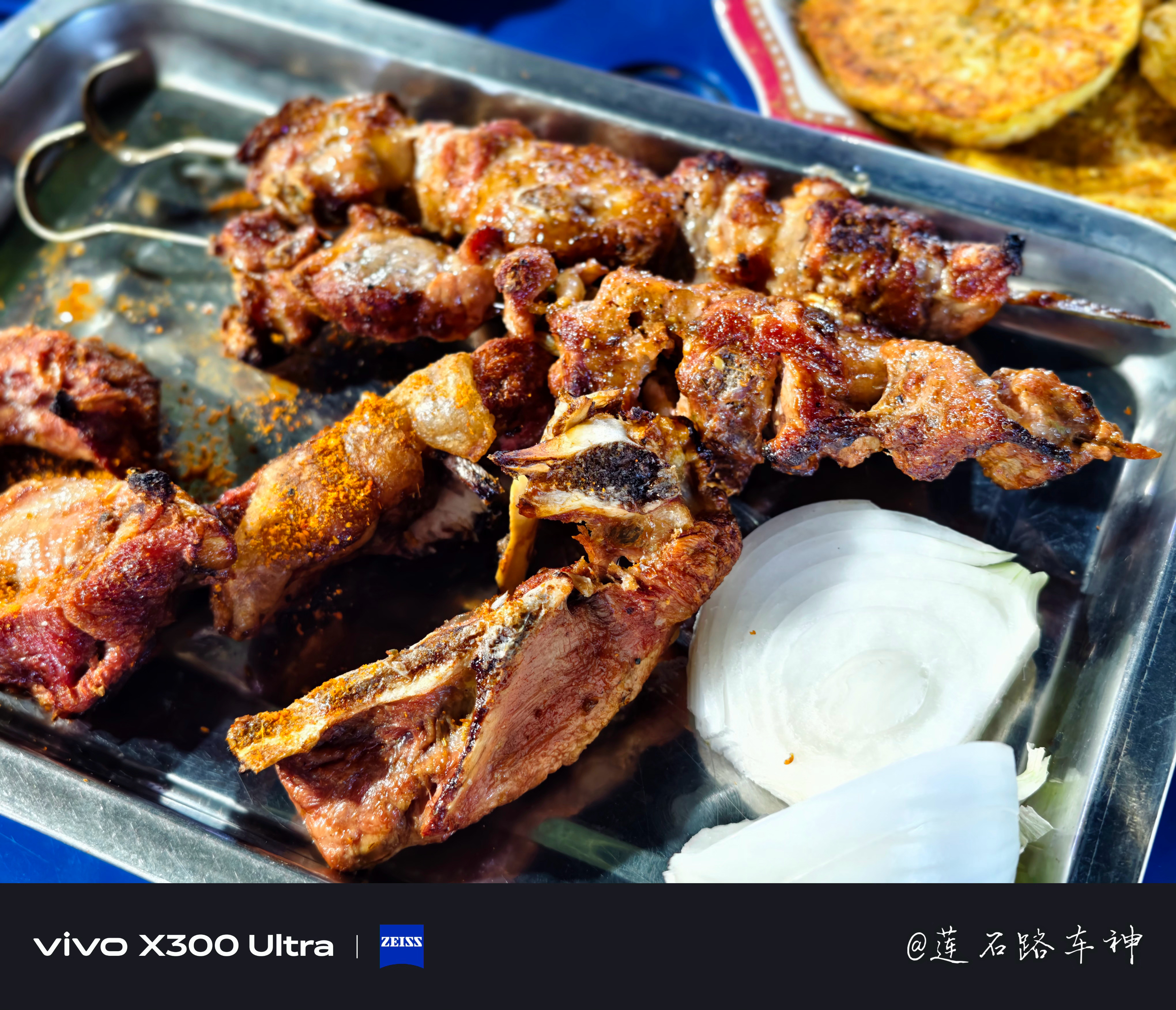 乌鲁木齐吃烤肉一定要来这家，我每次来必吃，那个肉是真的好，炒菜也倍儿棒。木垒风情