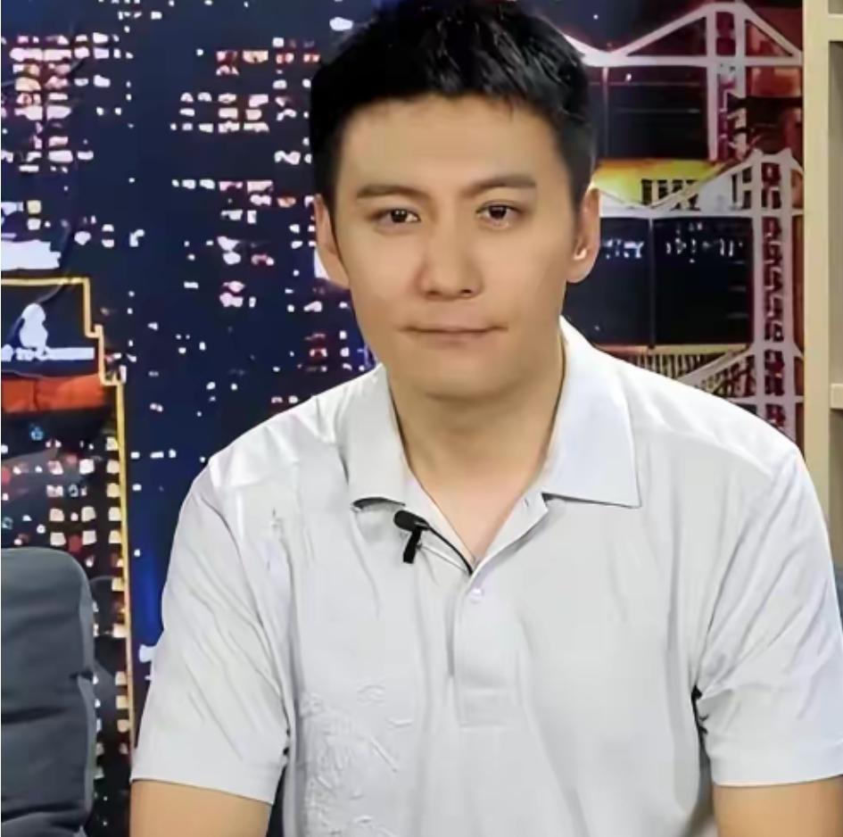 他是最干净男演员，和妻子姐弟恋恩爱二十多年，一家三口其乐融融
娱乐