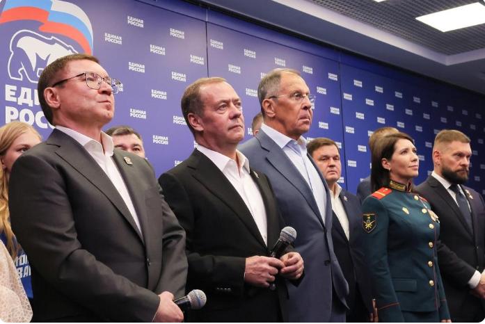 9月21日，俄罗斯杜马选举结果刚出来。统俄党拿下58%的选票，355个宪法多数席