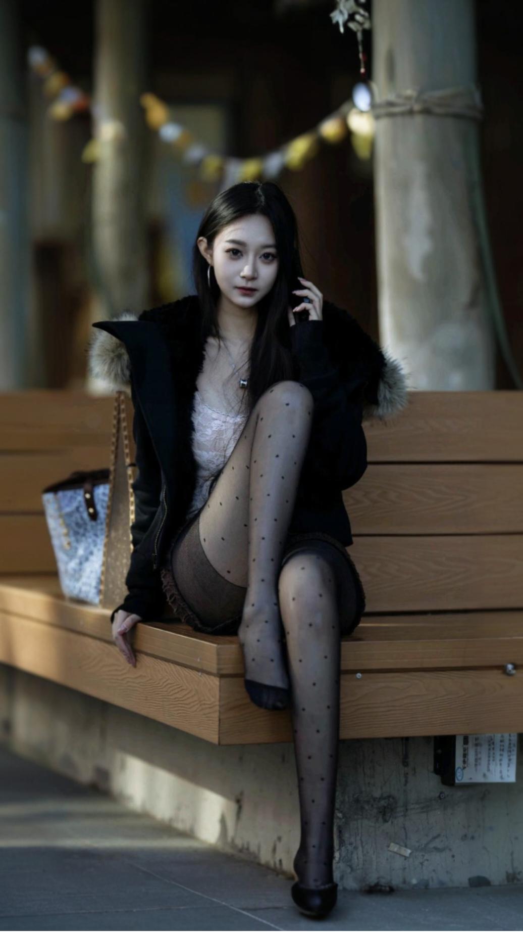 分享秋冬穿搭棉衣配厚黑美学
即保暖又靓丽又显气质绝绝子
谁见了谁不爱谁见了谁不迷