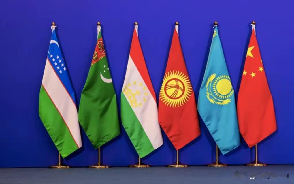 3. 特朗普断援后高市早苗官宣中亚峰会欲围堵中俄：特朗普断援后，高市早苗官宣12