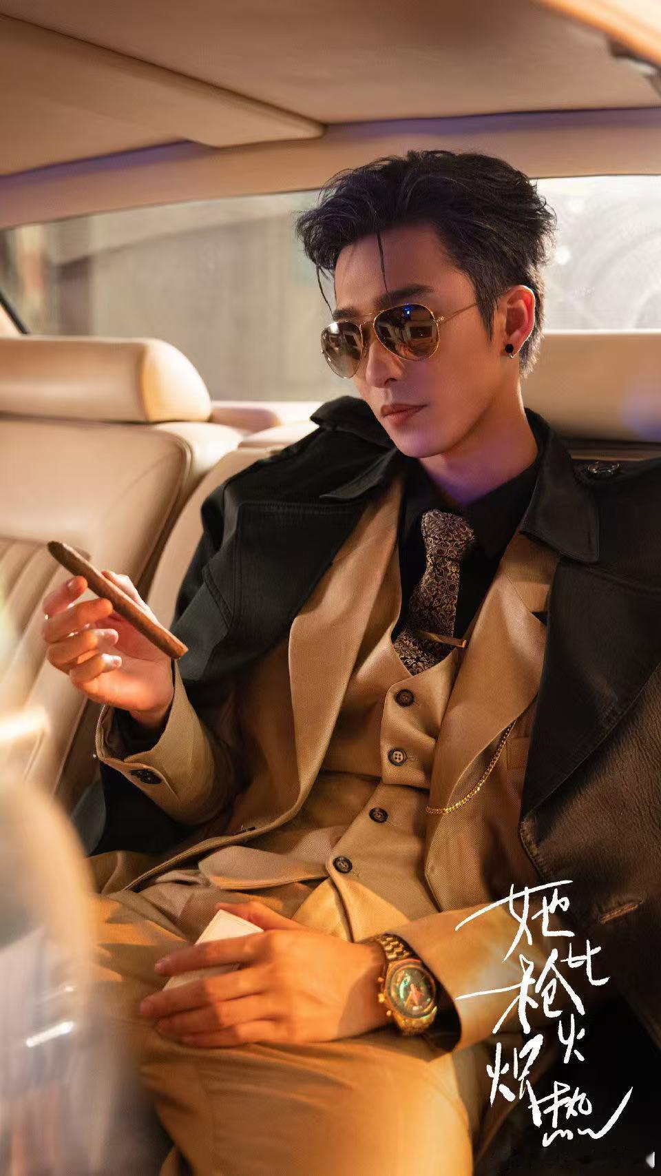 姚冠宇又杀回疯批赛道了 姚冠宇携《她比枪火炽热》11.07归来，疯批赛道果然还得